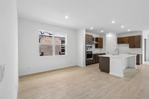 Casa en venta en Orlando, Florida, 5 dormitorios, 297.1 m2 № 2280257 - foto 5