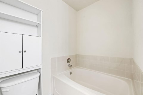 Copropriété à vendre à Boynton Beach, Floride: 2 chambres, 125.7 m2 № 2429827 - photo 11