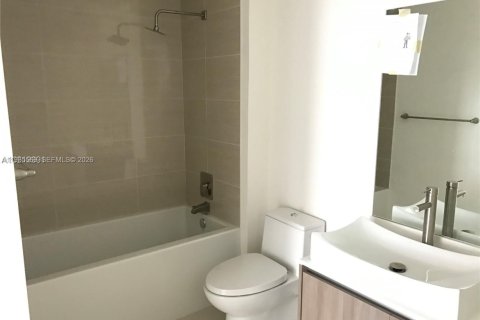 Condominio en alquiler en Miami, Florida, 1 dormitorio, 66.33 m2 № 2027150 - foto 6