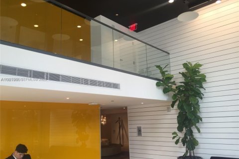 Condominio en alquiler en Miami, Florida, 1 dormitorio, 66.33 m2 № 2027150 - foto 2