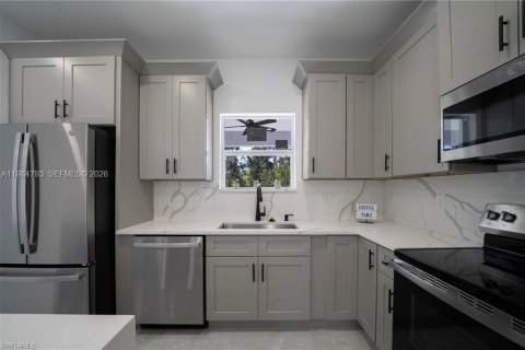 Купить виллу или дом в Лихай-Эйкерс, Флорида 3 спальни, 174.84м2, № 2051376 - фото 12