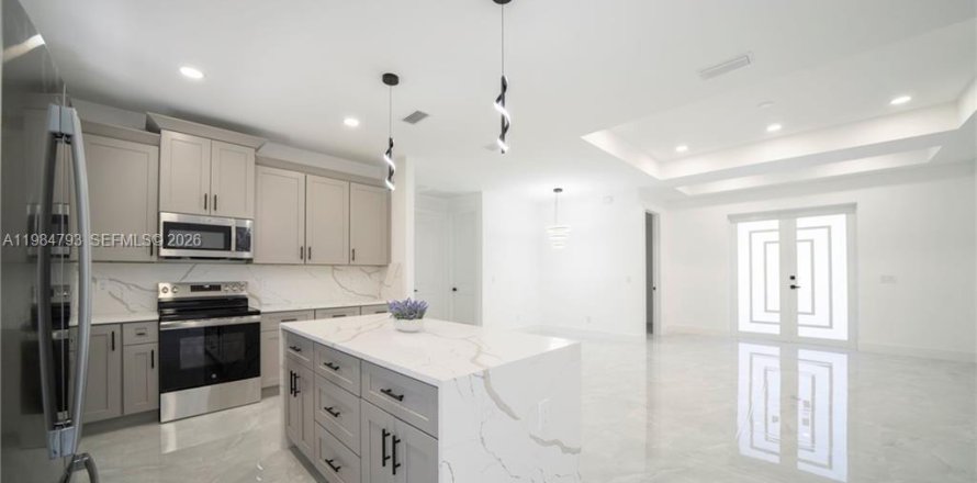 Дом в Лихай-Эйкерс, Флорида 3 спальни, 174.84м2 № 2051376