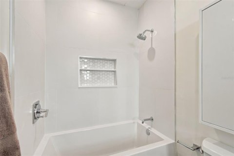 Casa en venta en Saint Petersburg, Florida, 4 dormitorios, 221.66 m2 № 2383668 - foto 25