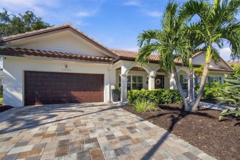 Casa en venta en Saint Petersburg, Florida, 4 dormitorios, 221.66 m2 № 2383668 - foto 2
