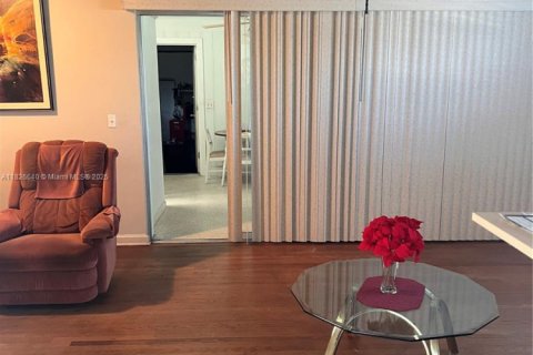 House in Lake Worth, Florida 3 bedrooms, 121.98 sq.m. № 1796350 - photo 11