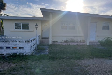 House in Lake Worth, Florida 3 bedrooms, 121.98 sq.m. № 1796350 - photo 9