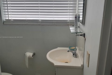 House in Lake Worth, Florida 3 bedrooms, 121.98 sq.m. № 1796350 - photo 21