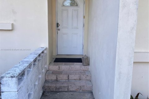 House in Lake Worth, Florida 3 bedrooms, 121.98 sq.m. № 1796350 - photo 10
