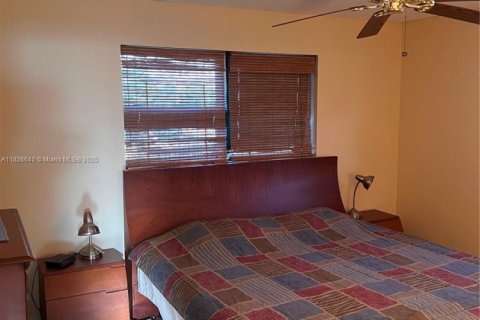 House in Lake Worth, Florida 3 bedrooms, 121.98 sq.m. № 1796350 - photo 22