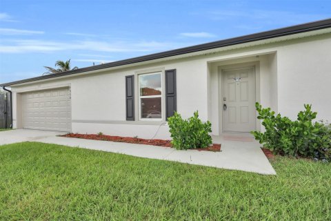 Casa en venta en Port St. Lucie, Florida, 4 dormitorios, 198.25 m2 № 2361854 - foto 2