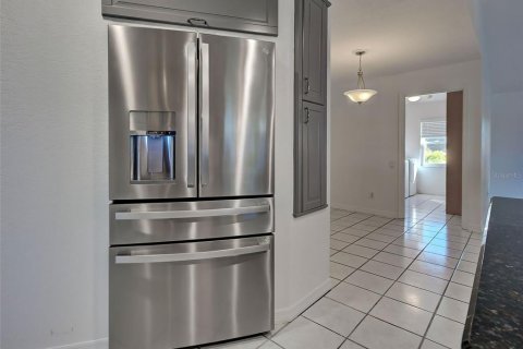 House in Punta Gorda, Florida 3 bedrooms, 196.49 sq.m. № 2122033 - photo 25
