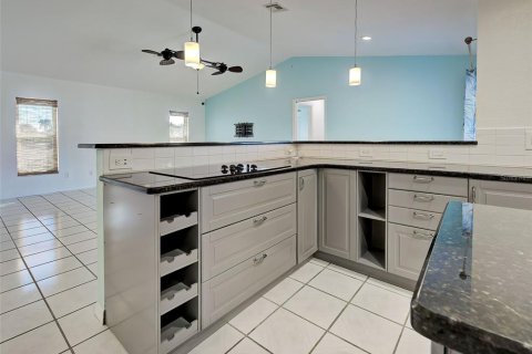 House in Punta Gorda, Florida 3 bedrooms, 196.49 sq.m. № 2122033 - photo 21