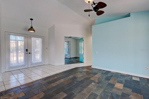 House in Punta Gorda, Florida 3 bedrooms, 196.49 sq.m. № 2122033 - photo 13