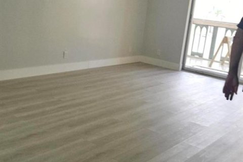 Condo in Hallandale Beach, Florida, 2 bedrooms  № 2251395 - photo 6