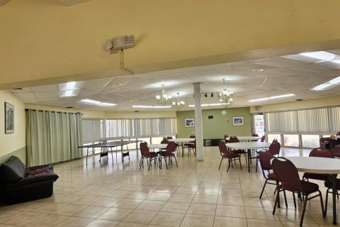 Condo in Hallandale Beach, Florida, 2 bedrooms  № 2251395 - photo 24