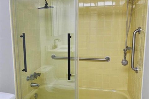 Condo in Hallandale Beach, Florida, 2 bedrooms  № 2251395 - photo 16