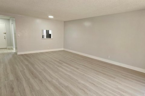 Condo in Hallandale Beach, Florida, 2 bedrooms  № 2251395 - photo 8