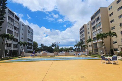 Condo in Hallandale Beach, Florida, 2 bedrooms  № 2251395 - photo 26