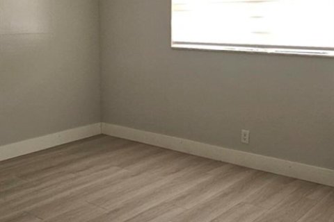 Condo in Hallandale Beach, Florida, 2 bedrooms  № 2251395 - photo 4