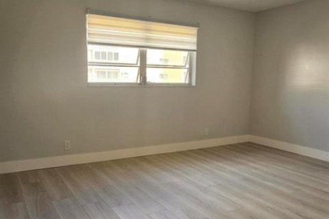 Condo in Hallandale Beach, Florida, 2 bedrooms  № 2251395 - photo 5