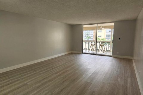 Condo in Hallandale Beach, Florida, 2 bedrooms  № 2251395 - photo 7