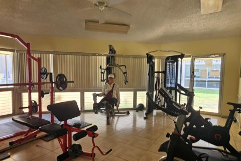Condo in Hallandale Beach, Florida, 2 bedrooms  № 2251395 - photo 22