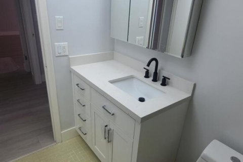 Condo in Hallandale Beach, Florida, 2 bedrooms  № 2251395 - photo 15