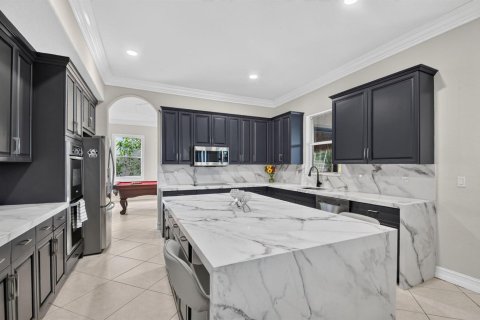 House in Boynton Beach, Florida 6 bedrooms, 415.46 sq.m. № 2394749 - photo 10
