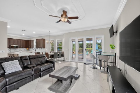 House in Boynton Beach, Florida 6 bedrooms, 415.46 sq.m. № 2394749 - photo 14