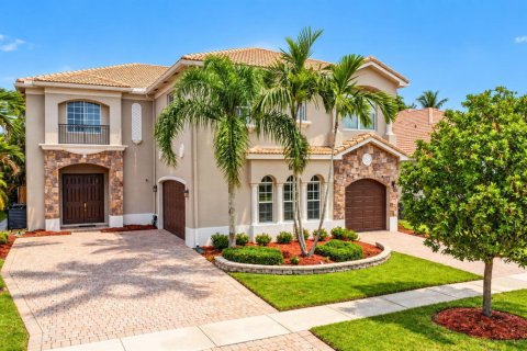 House in Boynton Beach, Florida 6 bedrooms, 415.46 sq.m. № 2394749 - photo 3