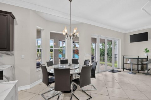 House in Boynton Beach, Florida 6 bedrooms, 415.46 sq.m. № 2394749 - photo 12