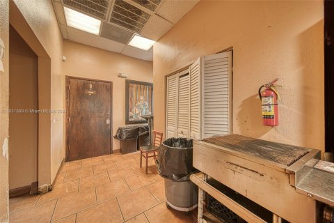 Commercial property in Miami, Florida № 1753828 - photo 25