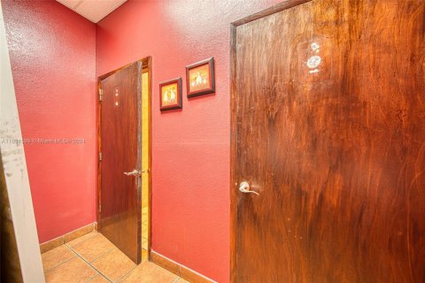 Commercial property in Miami, Florida № 1753828 - photo 26