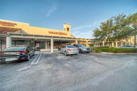 Commercial property in Miami, Florida № 1753828 - photo 1