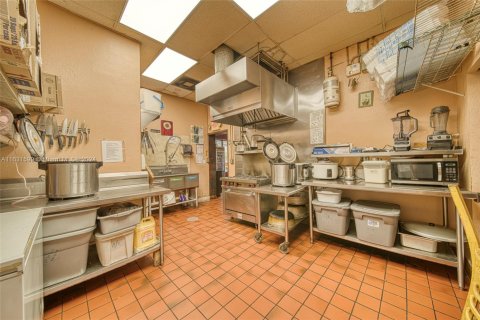 Commercial property in Miami, Florida № 1753828 - photo 22