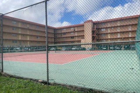 Condo in Hialeah, Florida, 1 bedroom  № 1948989 - photo 2
