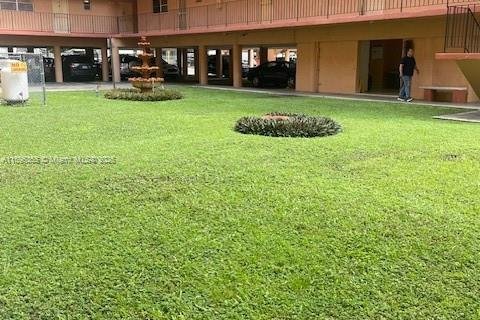 Condo in Hialeah, Florida, 1 bedroom  № 1948989 - photo 3