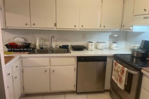 Condo in Hialeah, Florida, 1 bedroom  № 1948989 - photo 4
