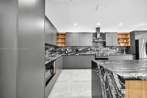 Villa ou maison à vendre à Miami, Floride: 4 chambres, 218.97 m2 № 2257405 - photo 5