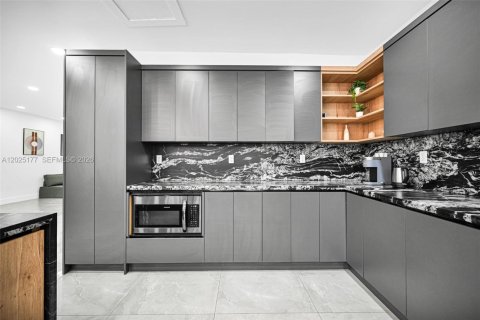 Villa ou maison à vendre à Miami, Floride: 4 chambres, 218.97 m2 № 2257405 - photo 6