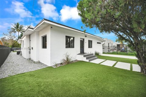 Villa ou maison à Miami, Floride 4 chambres, 218.97 m2 № 2257405