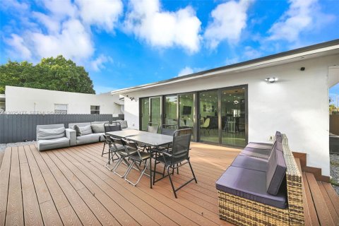 Villa ou maison à vendre à Miami, Floride: 4 chambres, 218.97 m2 № 2257405 - photo 25