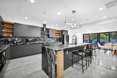 Villa ou maison à vendre à Miami, Floride: 4 chambres, 218.97 m2 № 2257405 - photo 4