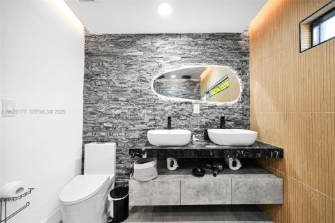 Villa ou maison à vendre à Miami, Floride: 4 chambres, 218.97 m2 № 2257405 - photo 13