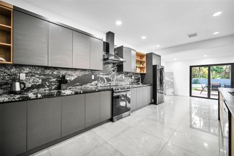 Villa ou maison à vendre à Miami, Floride: 4 chambres, 218.97 m2 № 2257405 - photo 7