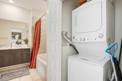 Copropriété à louer à Doral, Floride: 2 chambres, 104.89 m2 № 2168465 - photo 11