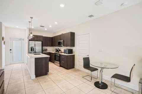 Copropriété à louer à Doral, Floride: 2 chambres, 104.89 m2 № 2168465 - photo 4