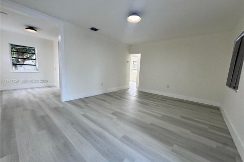 House in Miami, Florida 3 bedrooms, 94.2 sq.m. № 2004462 - photo 16