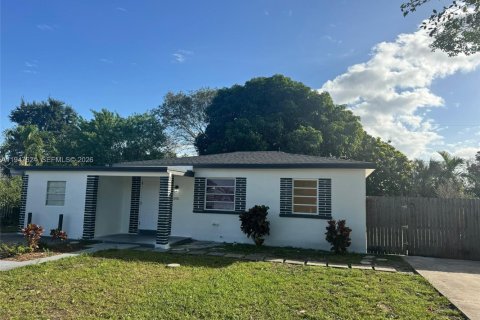 House in Miami, Florida 3 bedrooms, 94.2 sq.m. № 2004462