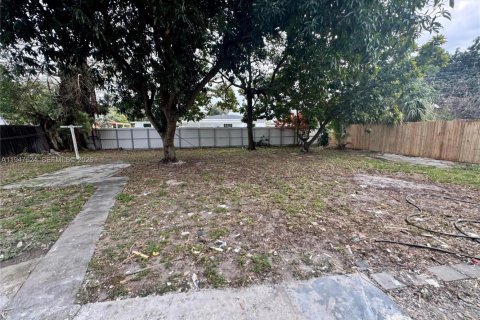 House in Miami, Florida 3 bedrooms, 94.2 sq.m. № 2004462 - photo 24